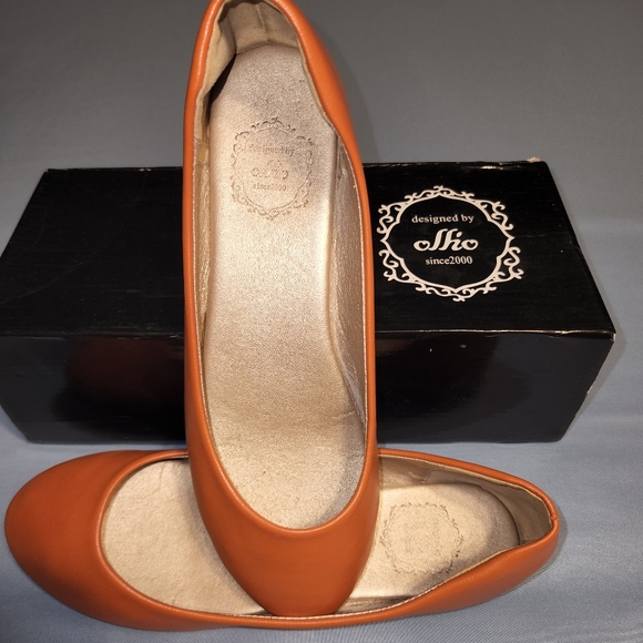 Orange flats, size 6.5 - Picture 1 of 3
